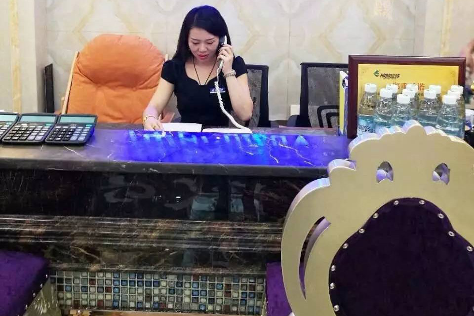 淡季無客打王者榮耀？優(yōu)秀的導(dǎo)購可沒時間干這個！-瓷磚十大品牌
(圖2)